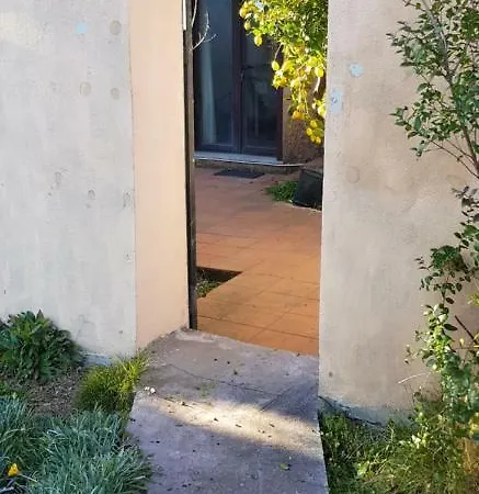 Monolocale Indipendente Con Giardino *